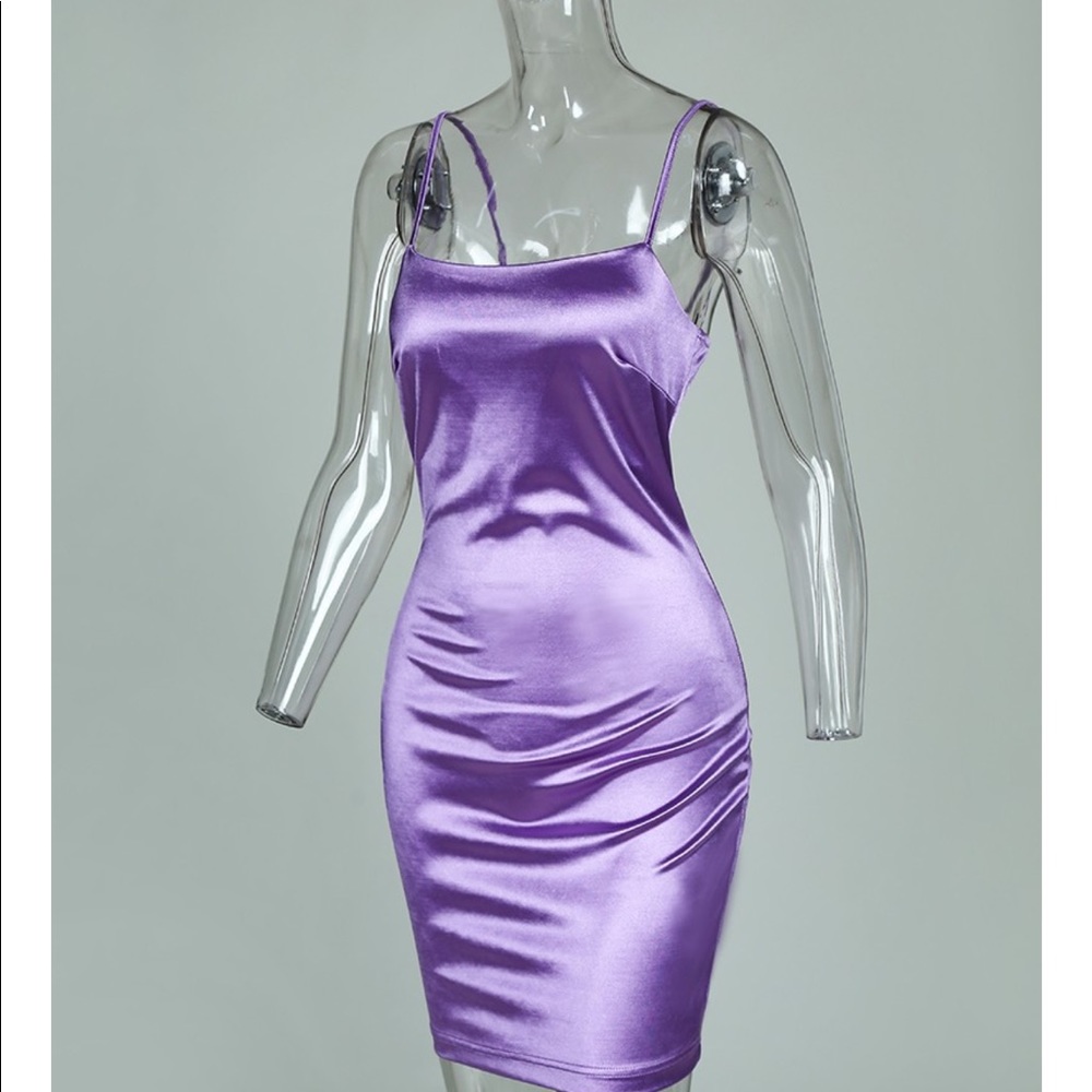 SALE‼️NO OFFERS - SATIN DRESS IN LILAC - Picture 4 of 7